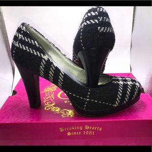 Candie’s Black & White Plaid Pumps women’s 9